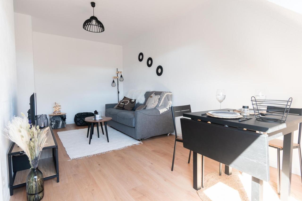 Bienvenue Chez Vous Tres Calme Et En Plein Centre Apartment Mantes-la-Jolie Bagian luar foto