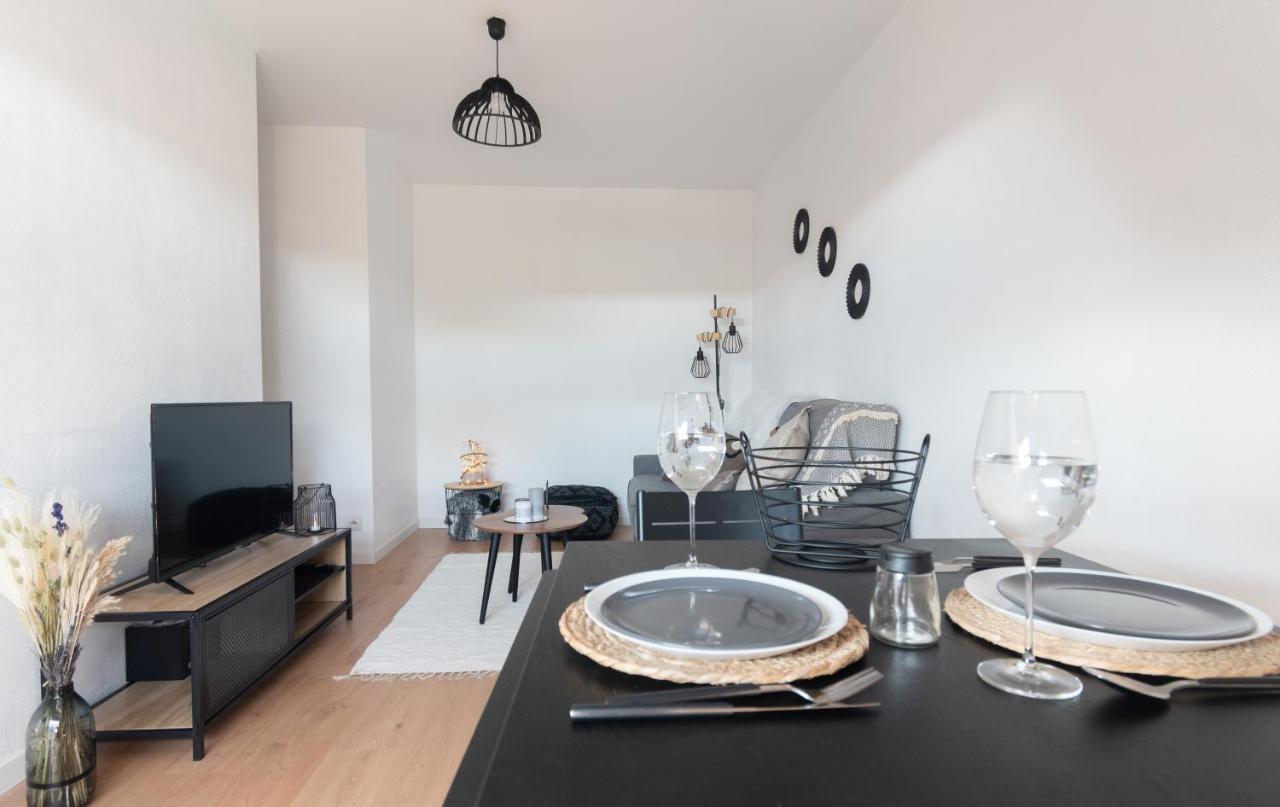 Bienvenue Chez Vous Tres Calme Et En Plein Centre Apartment Mantes-la-Jolie Bagian luar foto
