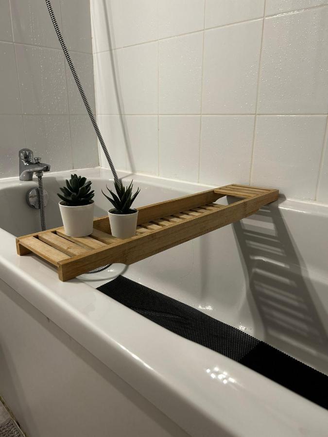 Bienvenue Chez Vous Tres Calme Et En Plein Centre Apartment Mantes-la-Jolie Bagian luar foto